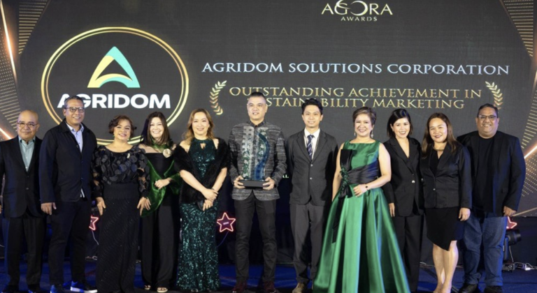 The Agridom team at the 43rd Agora Awards, celebrating their United Nations GCNP Sustainability Award for their innovative contributions to sustainable agriculture.